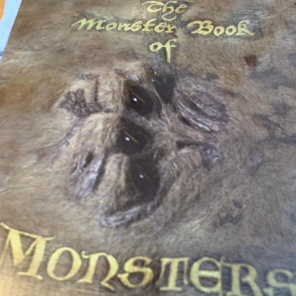 Harry Potter Monster Book Magical Creatures Glow In The Dark Throw Blanket NEW - Picture 16 of 16